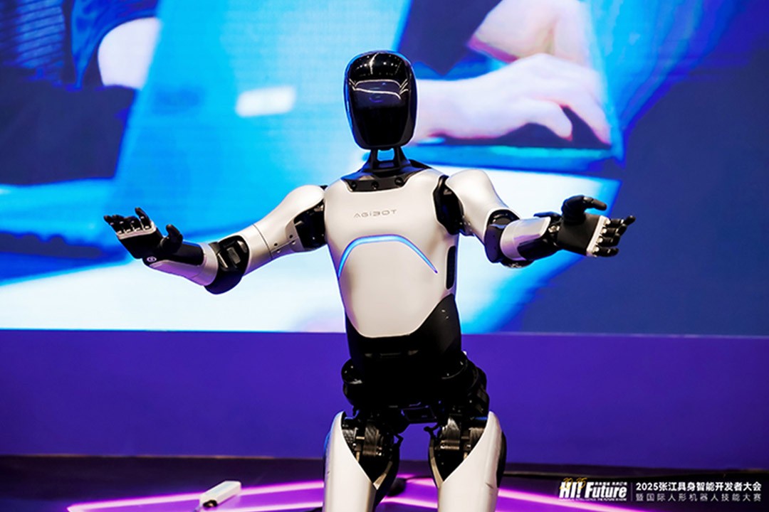 星空电竞远征A2成全球首个同时拥有中美欧认证的人形机器人